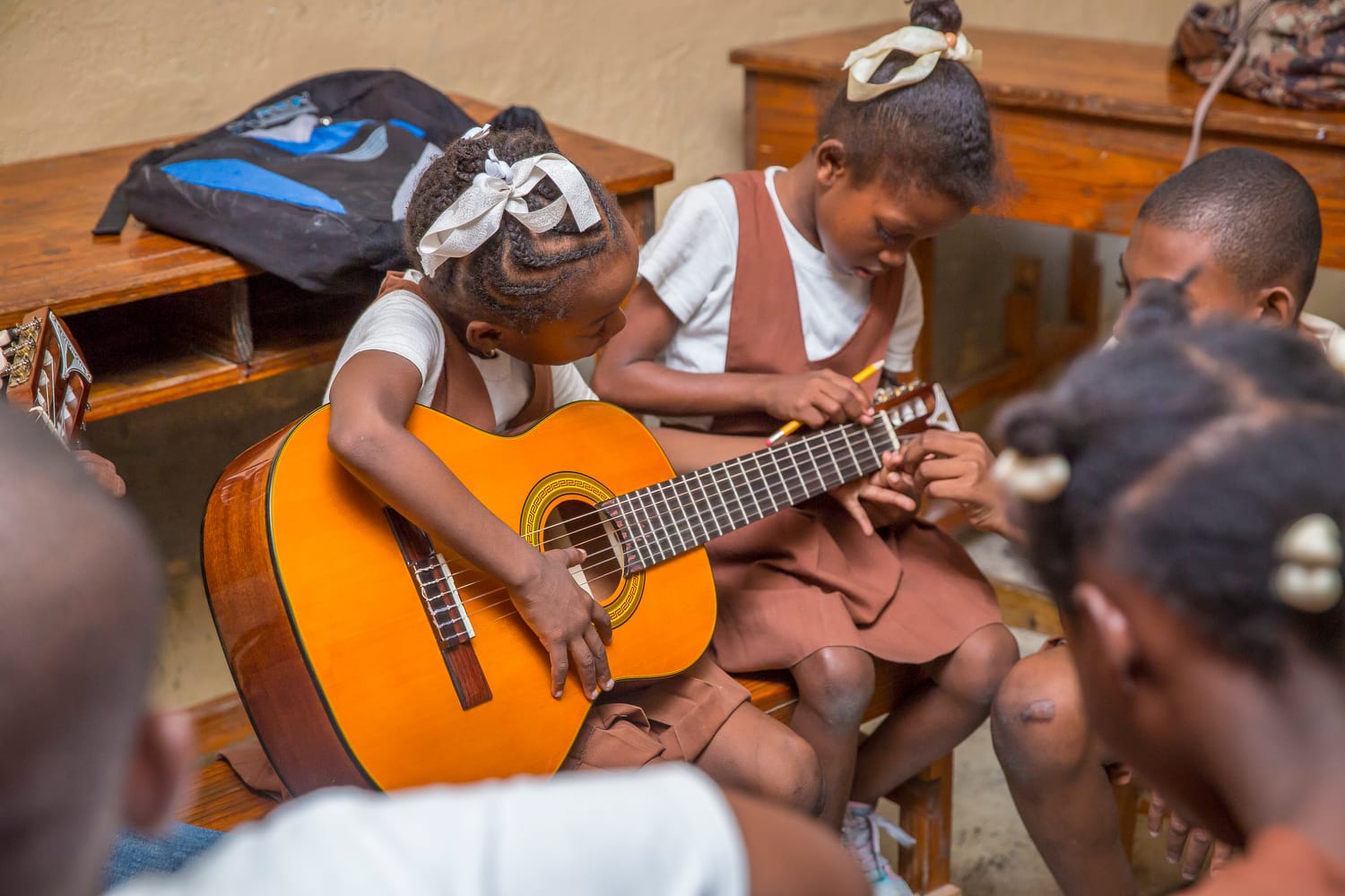 Kids playing guitar